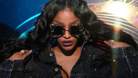 Joseline Hernandez Rocks A Puzzling Ensemble On 